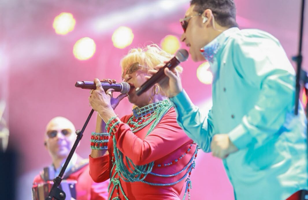 El Prodigio y La Súper Banda Conquistan el Arena del Cibao en Histórico Reencuentro