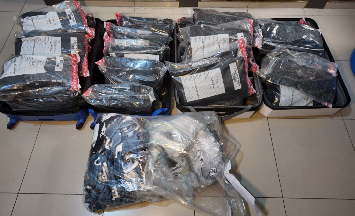 Descubren 53 paquetes de presunta marihuana en equipaje en el AILA