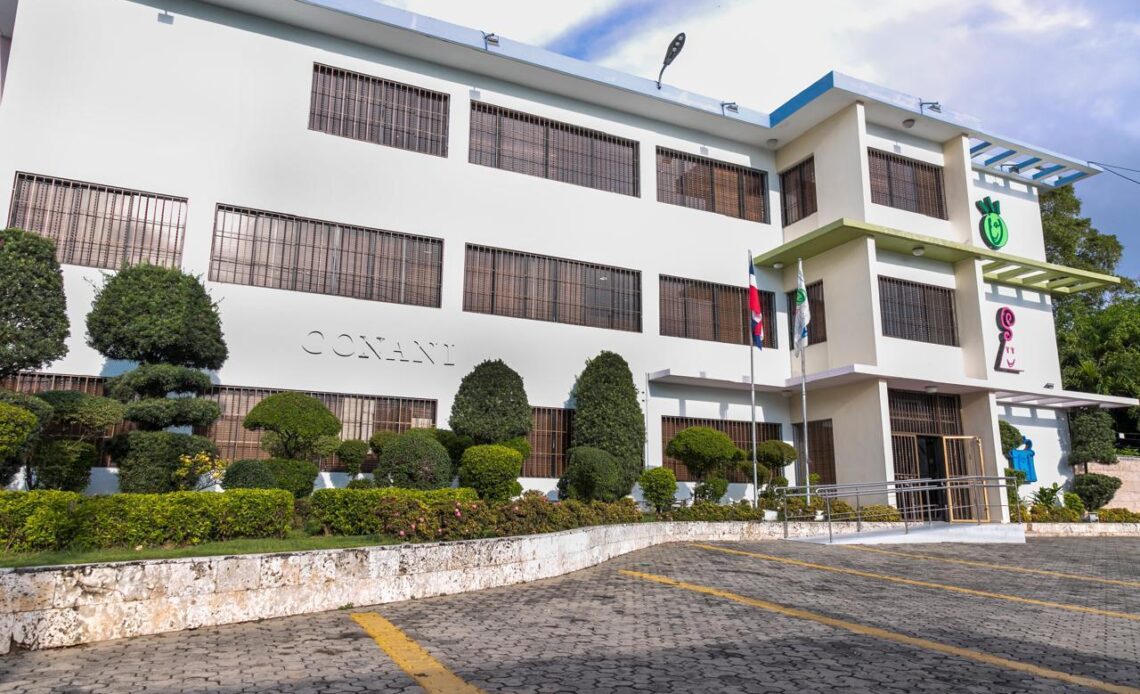 Embarazos Adolescentes Disminuyen un 40% en Cuatro Años en República Dominicana; CEPAL Elogia Política Nacional