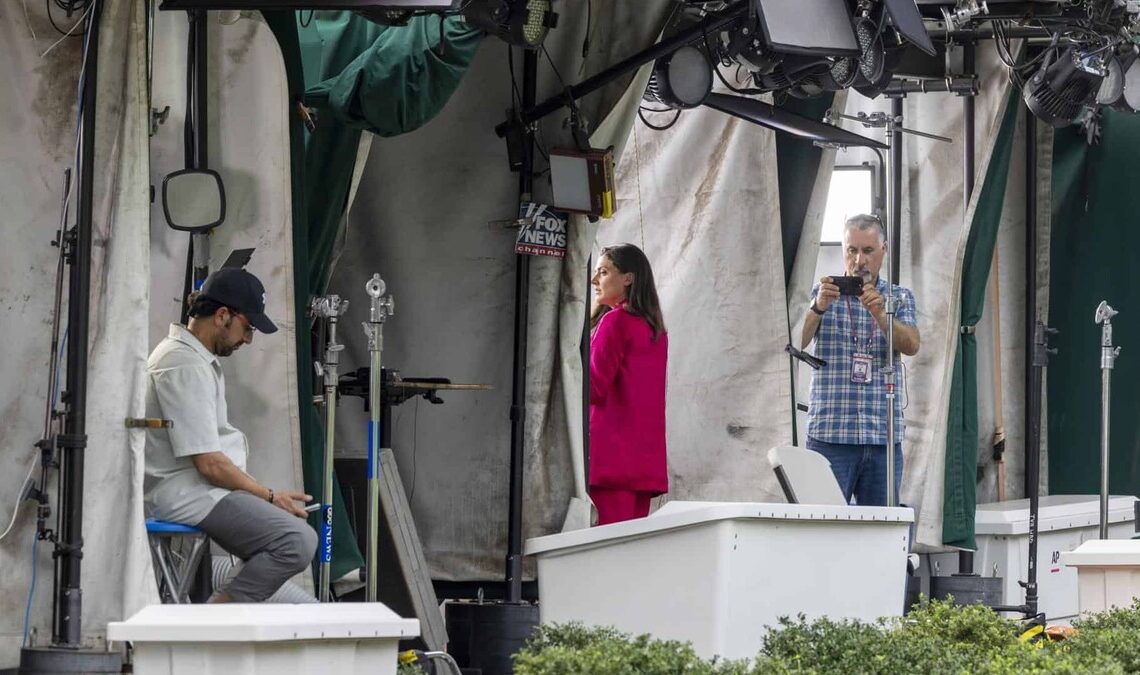Cadenas de Noticias Principales Suspenden Cobertura Conjunta de Trump por Veto a Medios