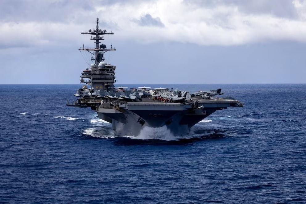 Estados Unidos Mantiene Restricción Naval a Irán y Desvía un Centenar de Buques Mercantes