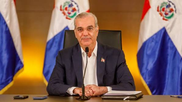 Presidente Abinader Elogia a Jóvenes Dominicanos por Nuevo Récord Guinness de Lectura