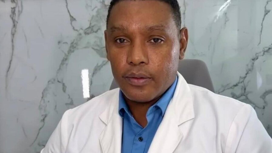Cirujano Plástico Condenado por Homicidio Involuntario de Paciente Es Arrestado