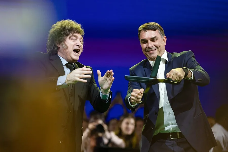 La oposición argentina demanda explicaciones al Congreso por la entrada de Bolsonaro al país