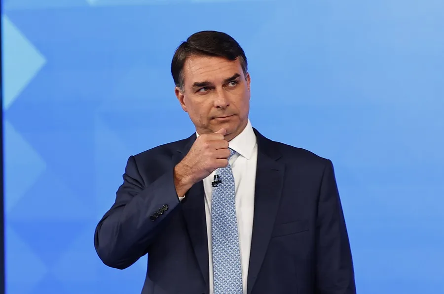 Confirman que Flávio Bolsonaro partió hacia EE. UU. luego de su revés electoral
