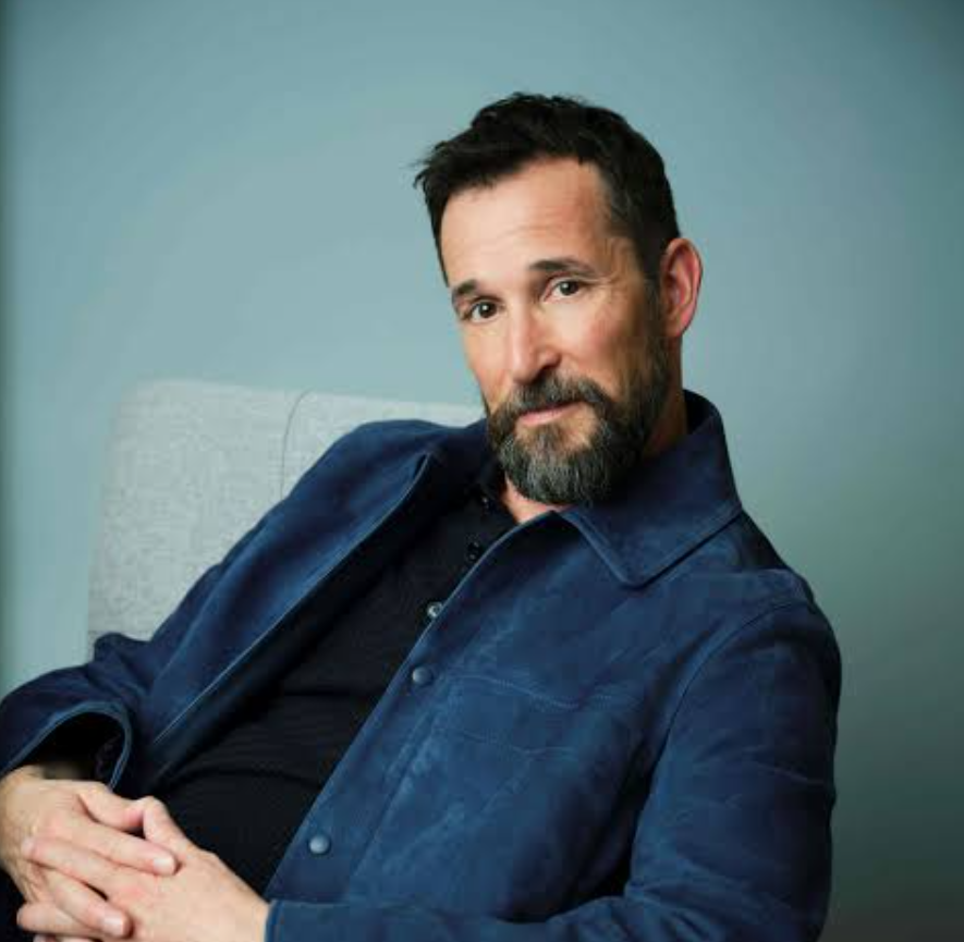 Noah Wyle, a sus 55 años, es nombrado el hombre más sexy del mundo por la revista People