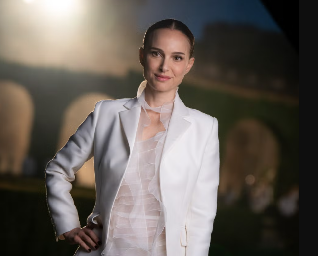Natalie Portman reflexiona sobre su temprana sexualización en Hollywood y su estrategia de imagen