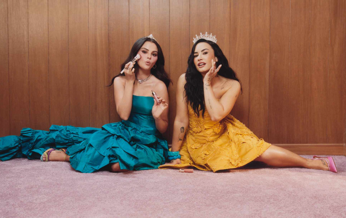 Selena Gomez y Demi Lovato se reúnen en una campaña que disipa rumores de rivalidad