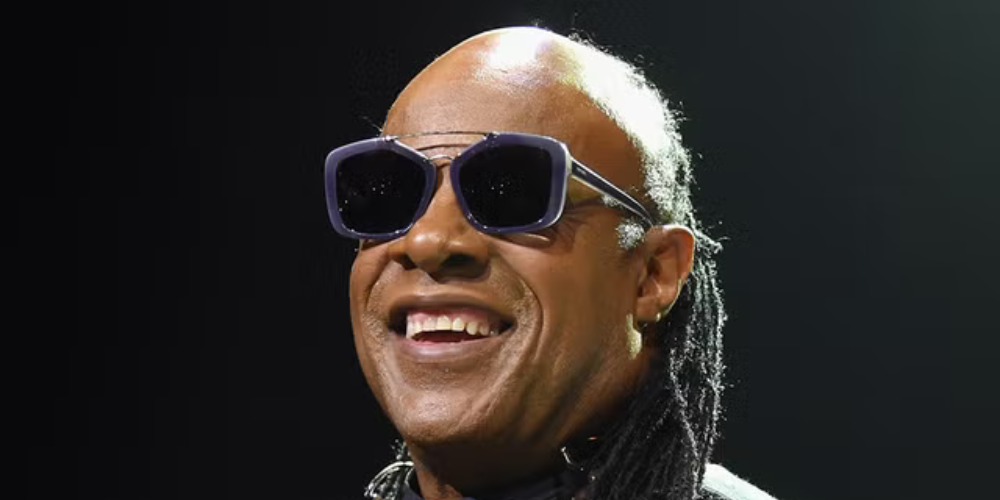 Stevie Wonder Inicia Acciones Legales Contra Exprometida por Ocupación Gratuita de Propiedad Durante 38 Años