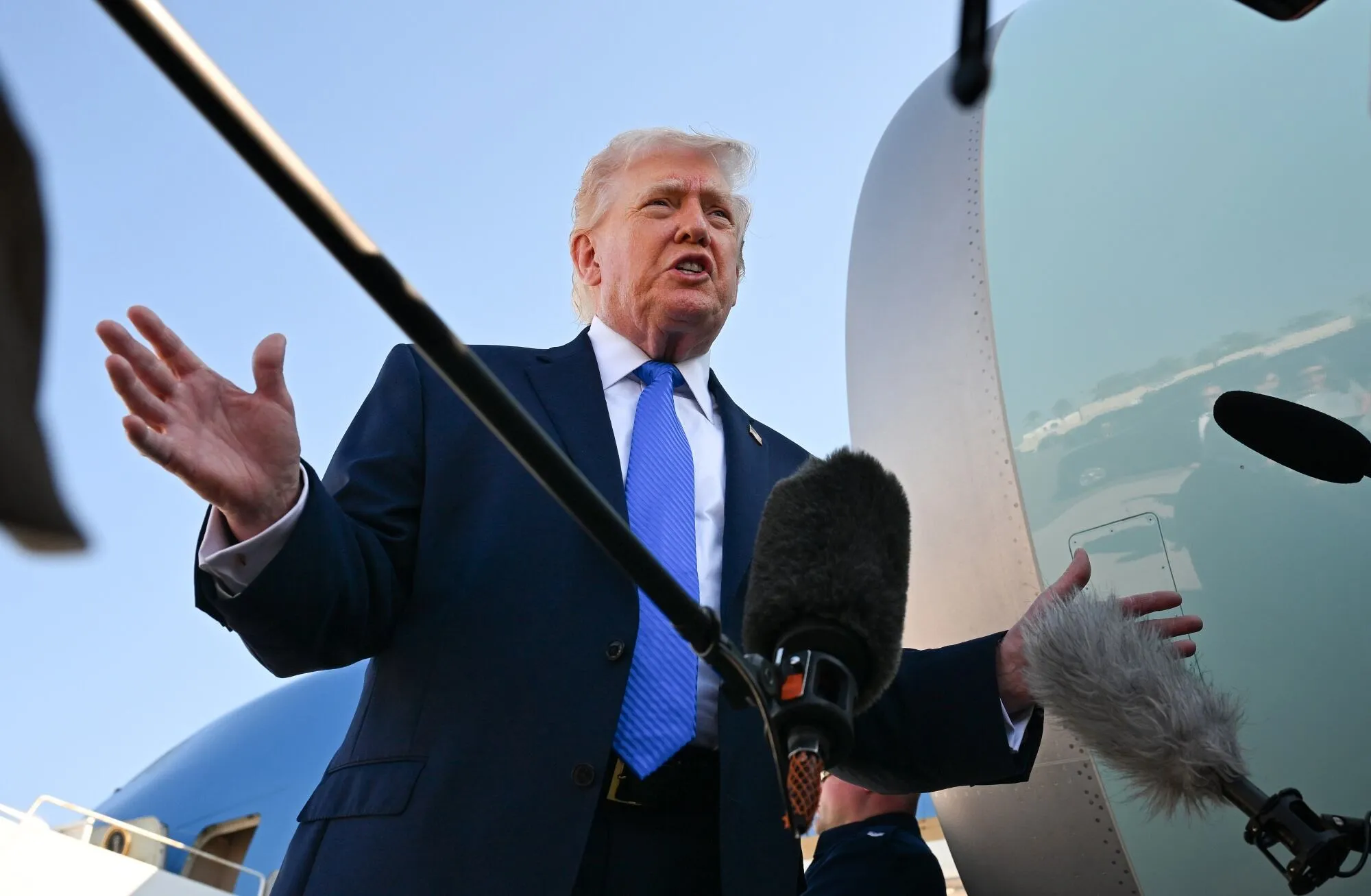 Trump Confirma Contacto de Vance con Irán por Ayuda Médica, Pero Descarta Negociaciones de Paz