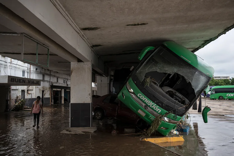 Fuertes precipitaciones causan inundaciones y situación de emergencia en Los Cabos, México