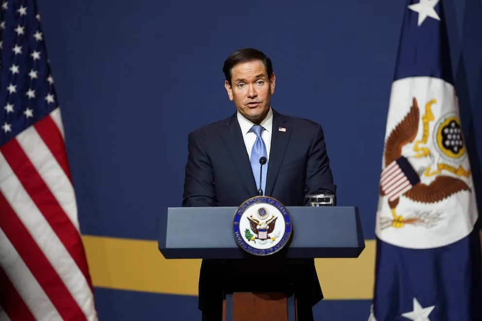 Marco Rubio Desmiente Intervención de EE. UU. en Salida de Bolsonaro, Confirmando Permiso de Entrada por Trump