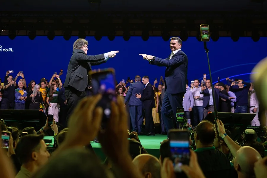 Justicia Argentina Solicita Grabaciones de Aeropuerto por Salida de Flávio Bolsonaro