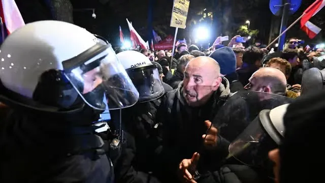 Polonia: Conflicto Constitucional por Control del Tribunal Desata Crisis Institucional