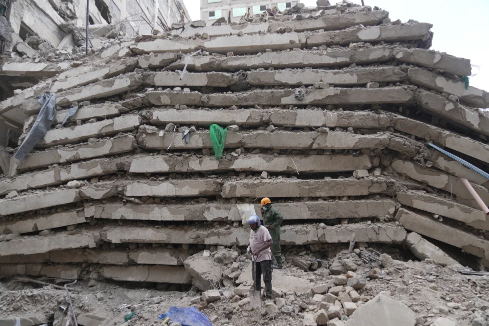 Preocupación por posibles víctimas tras el colapso de un edificio en construcción en Kenia
