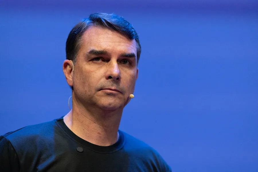 Corte Suprema de Brasil Abre Investigación Contra Campaña de Flávio Bolsonaro por Financiación Irregular e Injerencia Externa