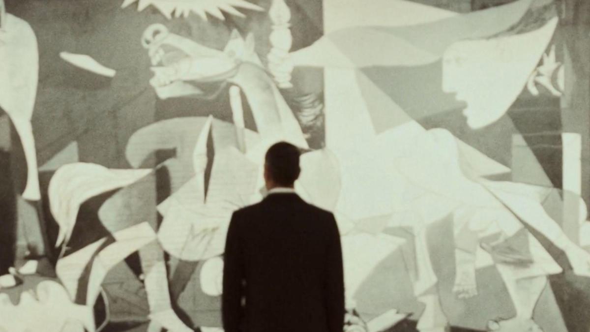 Pedro Sánchez Subraya su Posición Antibelicista Frente al ''Guernica'' de Picasso