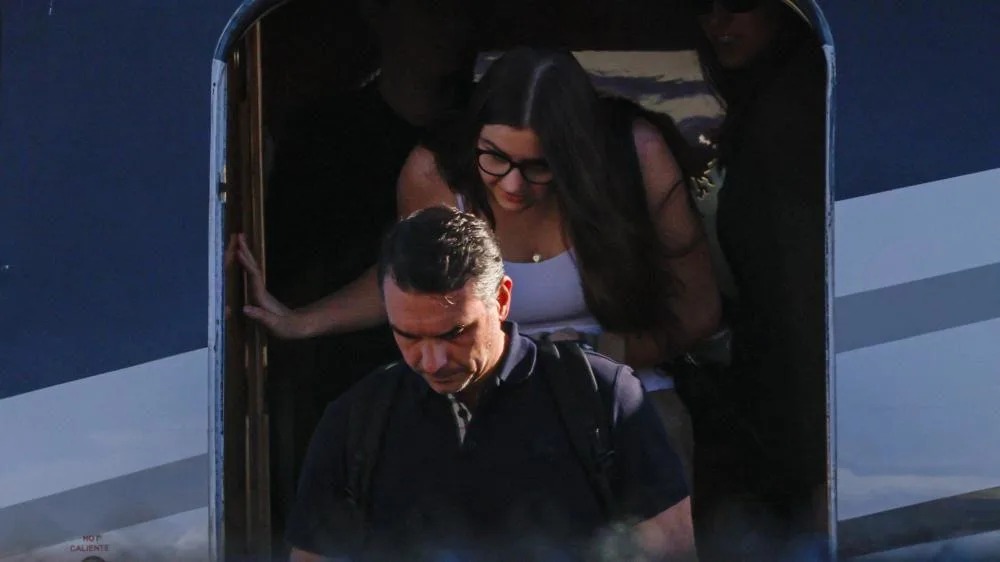 Flávio Bolsonaro Arriba a Miami Tras Salir de Brasil Luego de Derrota Electoral