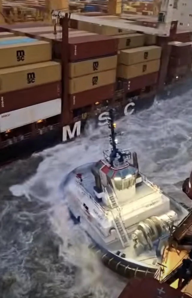 Crucero de Lujo Colisiona con Buque de Carga en Puerto Alemán por Fuertes Vientos