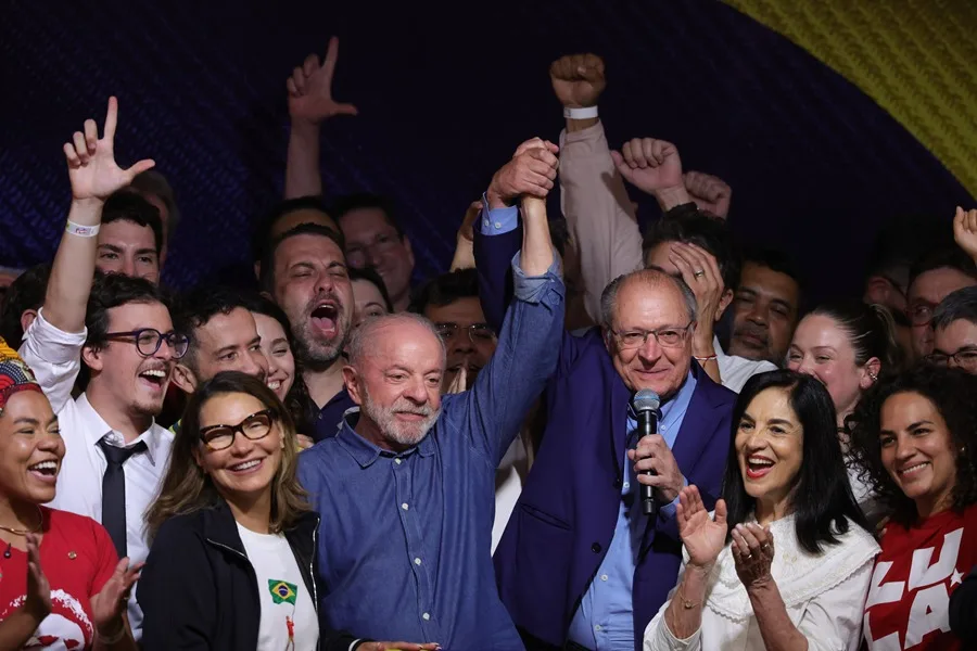 Lula da Silva: El Resurgimiento Político que Supera Adversidades y Alcanza la Presidencia Brasileña por Cuarta Vez