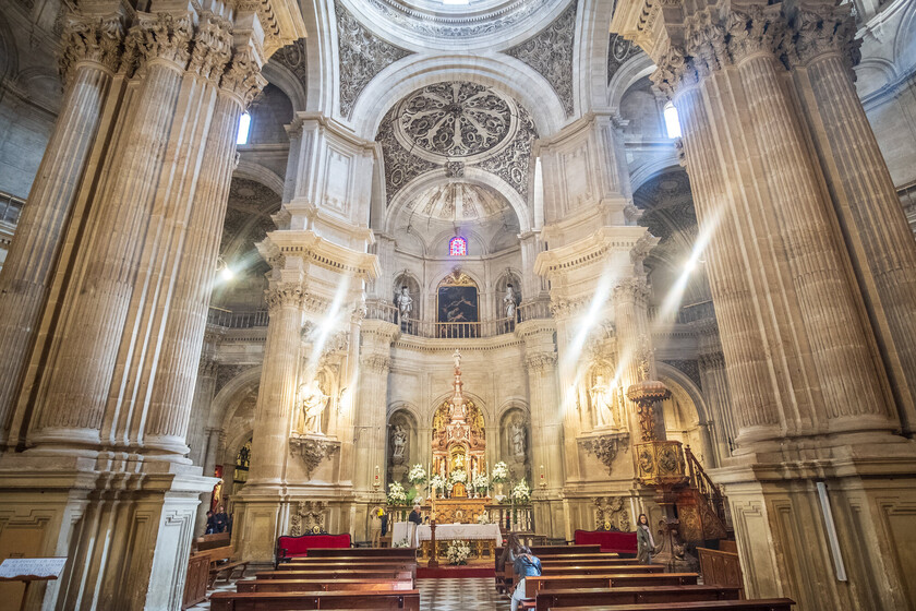 Arzobispado de Granada Alerta sobre Posibles Profanaciones en Templos Durante Halloween y el Fenómeno del Satanismo en España