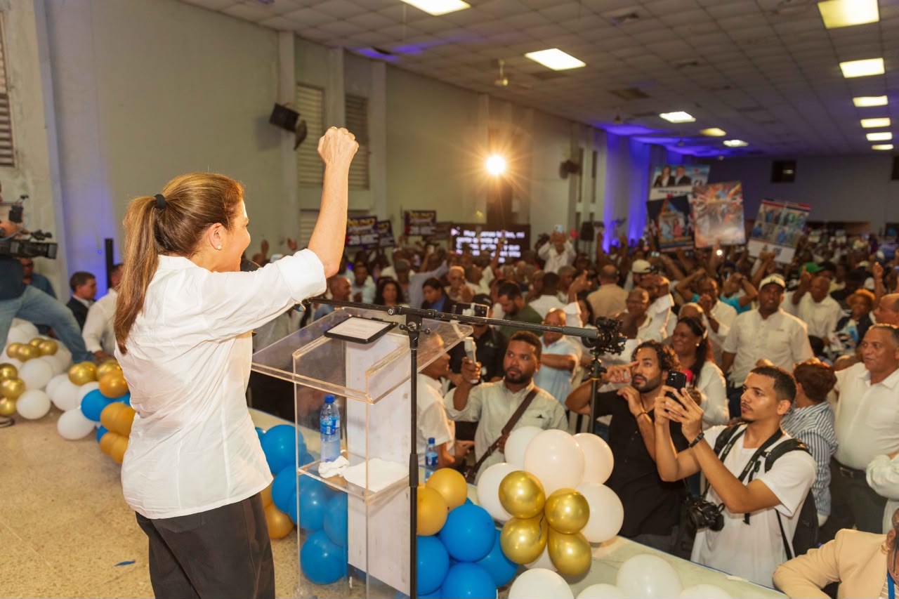 Carolina Mejía Lidera Juramentación de Equipos en Villa Juana y Reafirma Compromiso Electoral