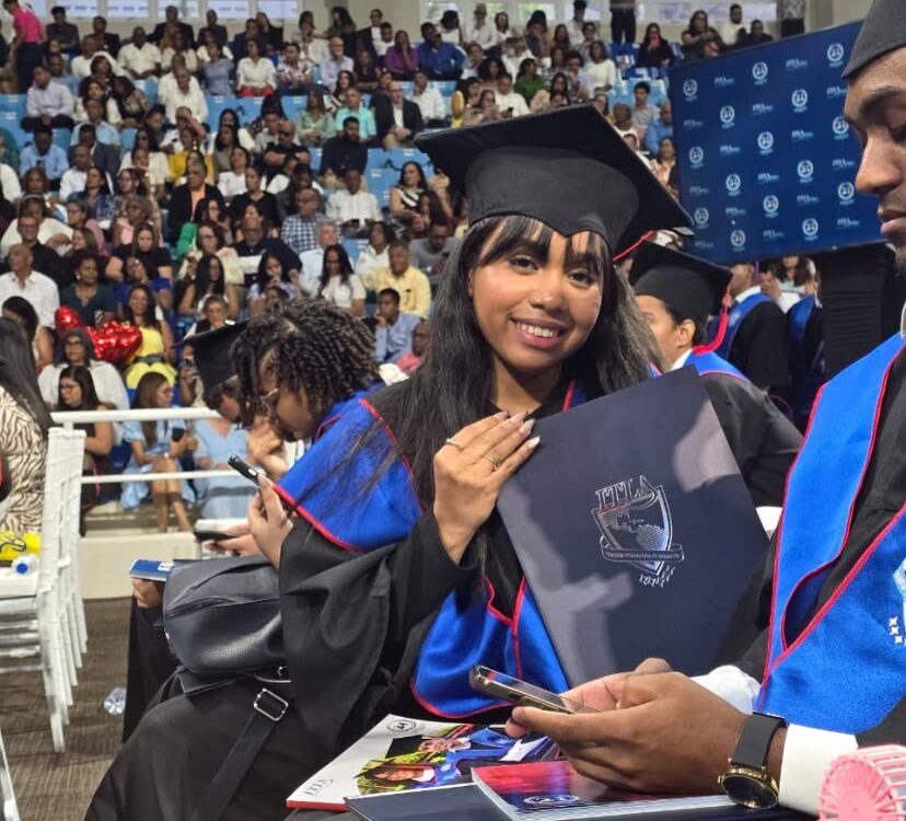Colaboradora de N Digital Concluye Estudios Universitarios con Distinción Summa Cum Laude en el ITLA