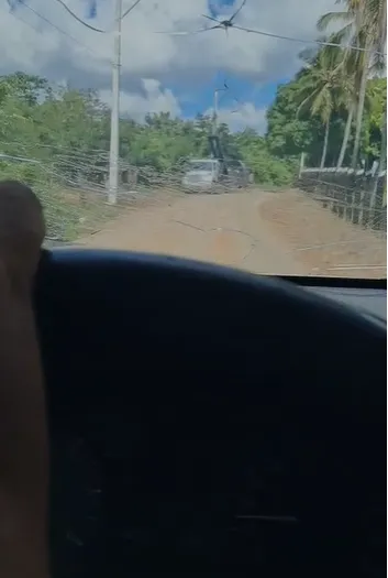Reportan camiones descargando presuntamente desechos en basurero clandestino de Brisa Alegre
