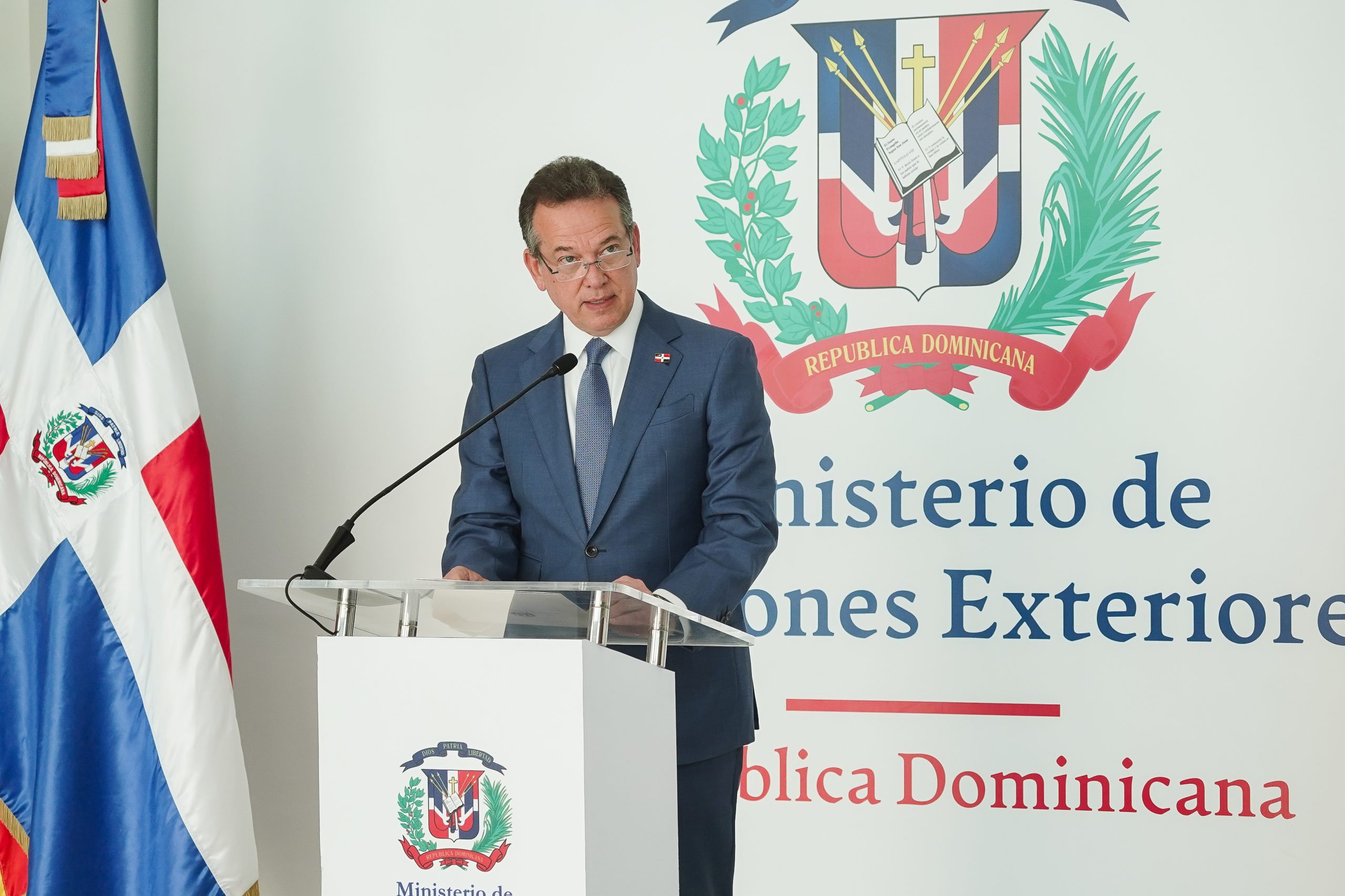 Canciller Ito Bisonó Detalla Razones por las que República Dominicana No Participa Directamente en Operaciones Militares en Hait