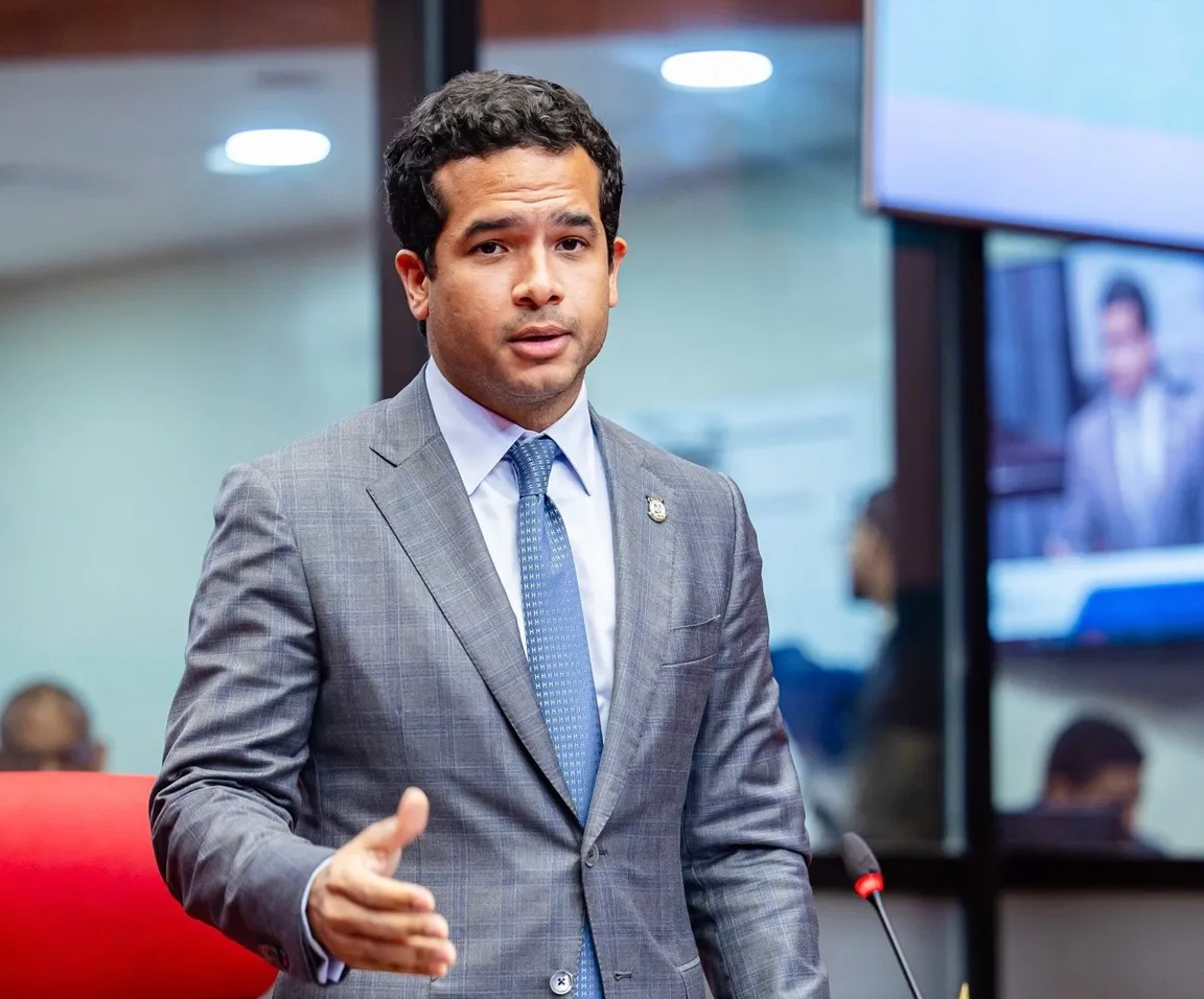Senador Omar Fernández Denuncia Aumentos de Impuestos como Reforma Fiscal Disfrazada por el Gobierno