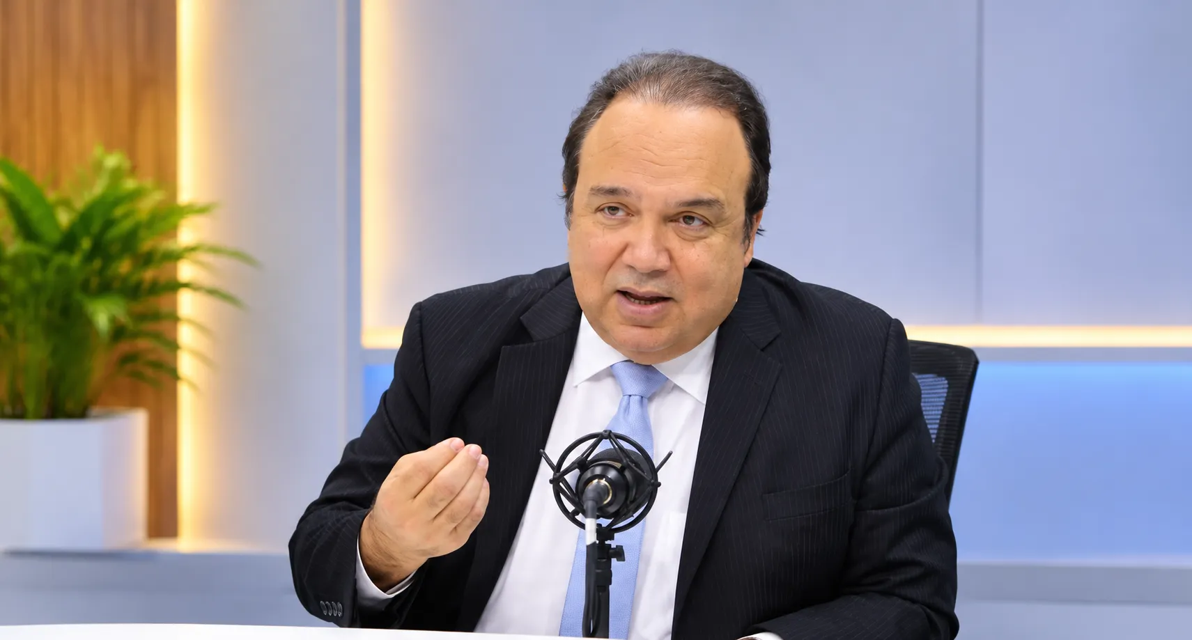 Vinicio Castillo insta a plan militar preventivo por posible migración haitiana ante escalada de crisis