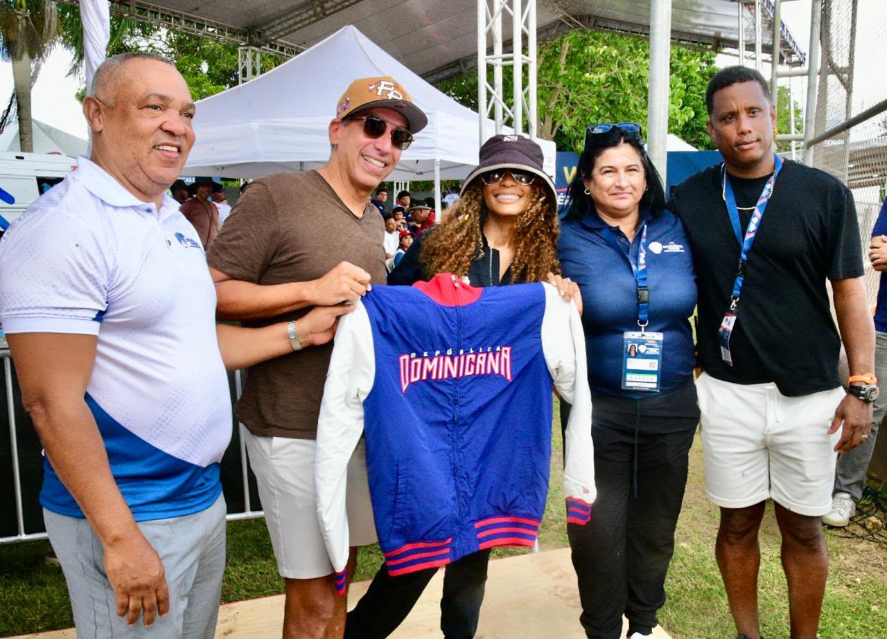 Propietarios de los Padres de San Diego Asisten al Campeonato Premundial U18 de Béisbol