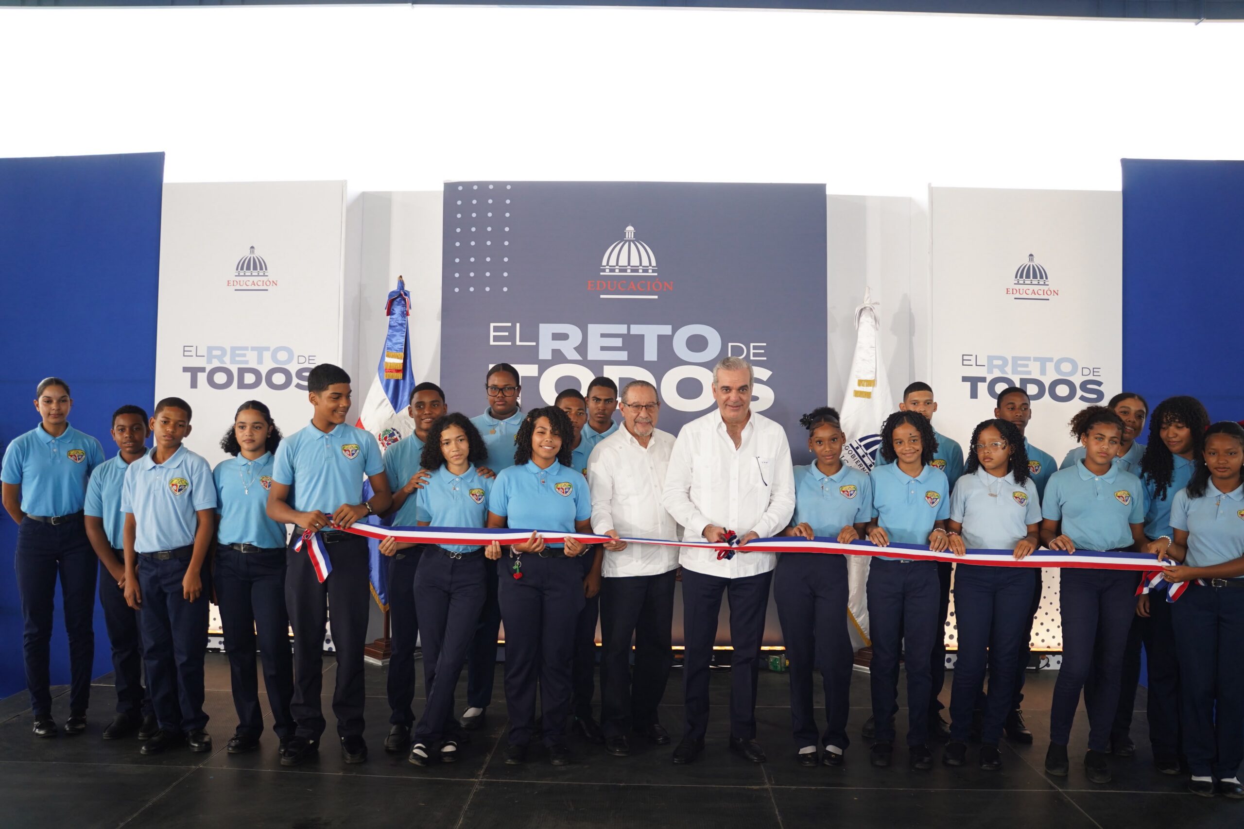 Inauguran techado deportivo de RD?.5 millones en Sabana Perdida para 1,278 estudiantes