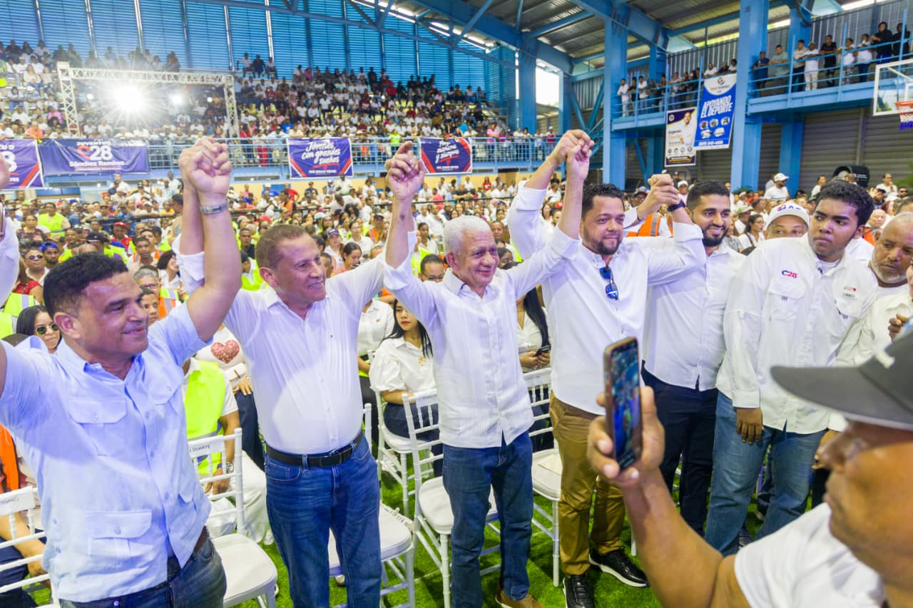 Ricardo de los Santos Consigue Respaldo del Gremio de la Construcción para Candidatura Presidencial de Carolina Mejía