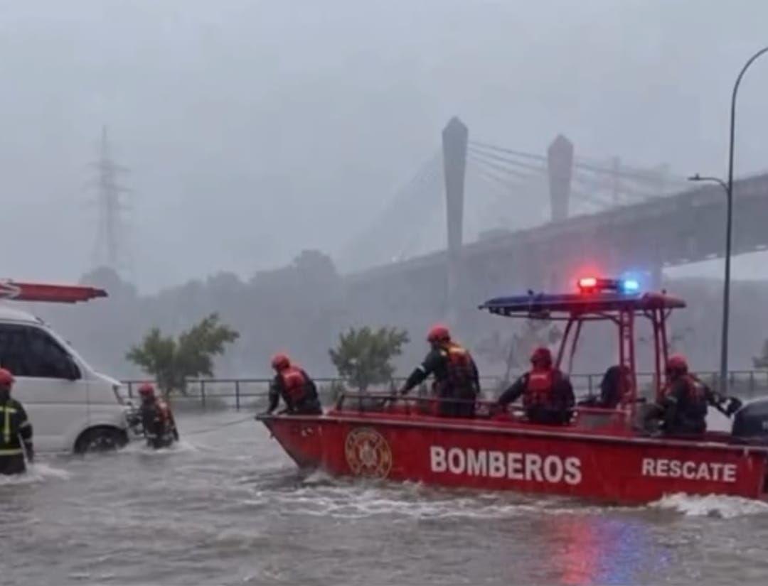 Desbordamiento del río Ozama afecta al barrio La Ciénaga tras intensas lluvias