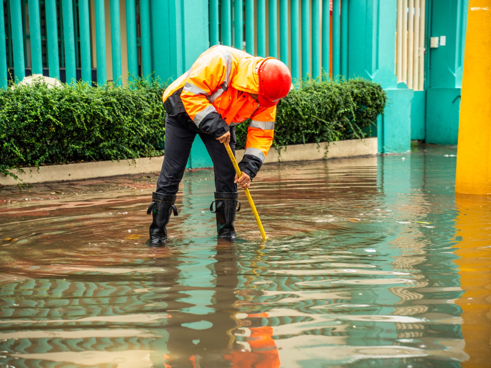 Dio Astacio moviliza equipos de saneamiento y aconseja a la ciudadanía precaución frente a las precipitaciones