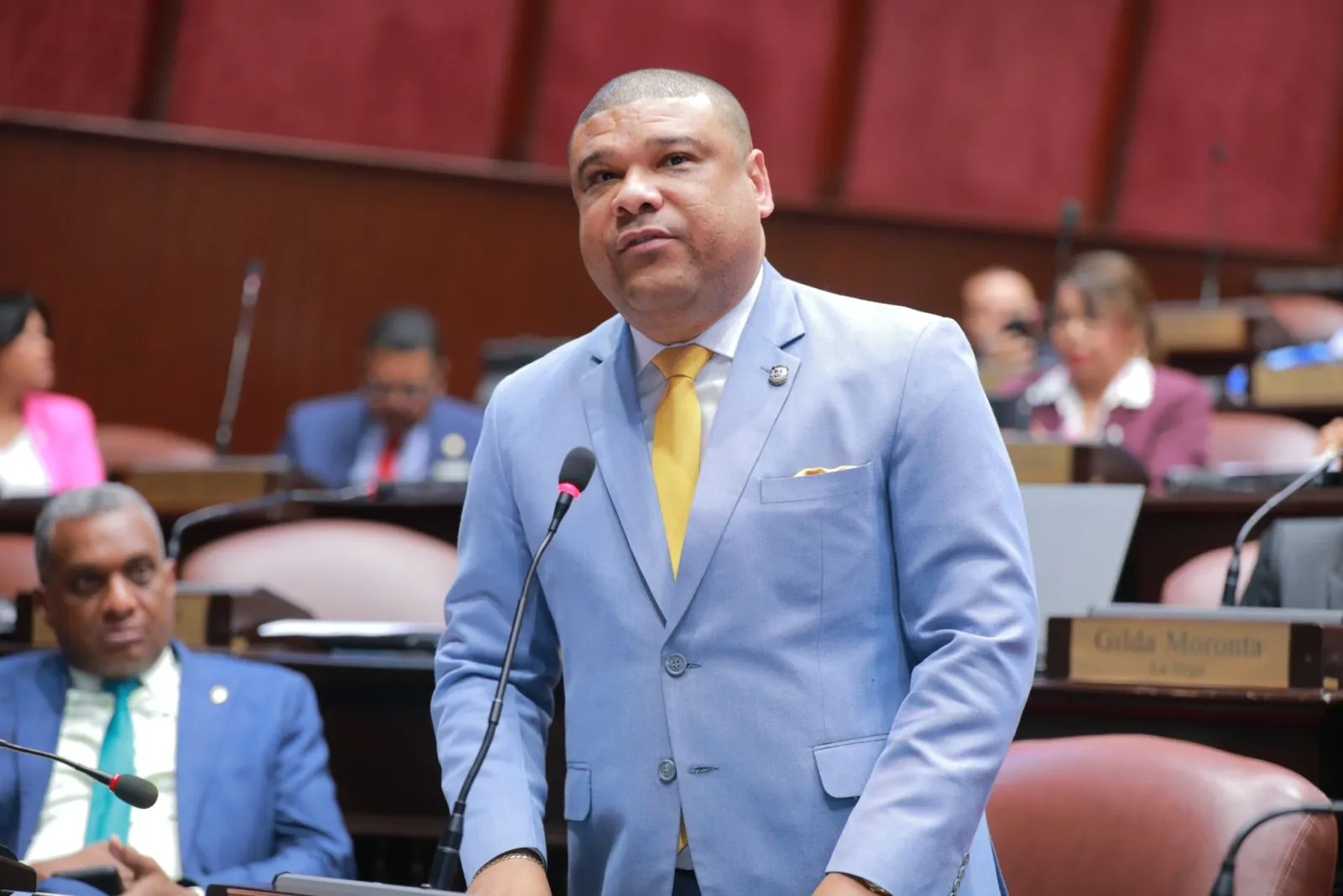 Legislador Dominicano Denuncia Cierre de 60 Bibliotecas Públicas y su Uso Alternativo