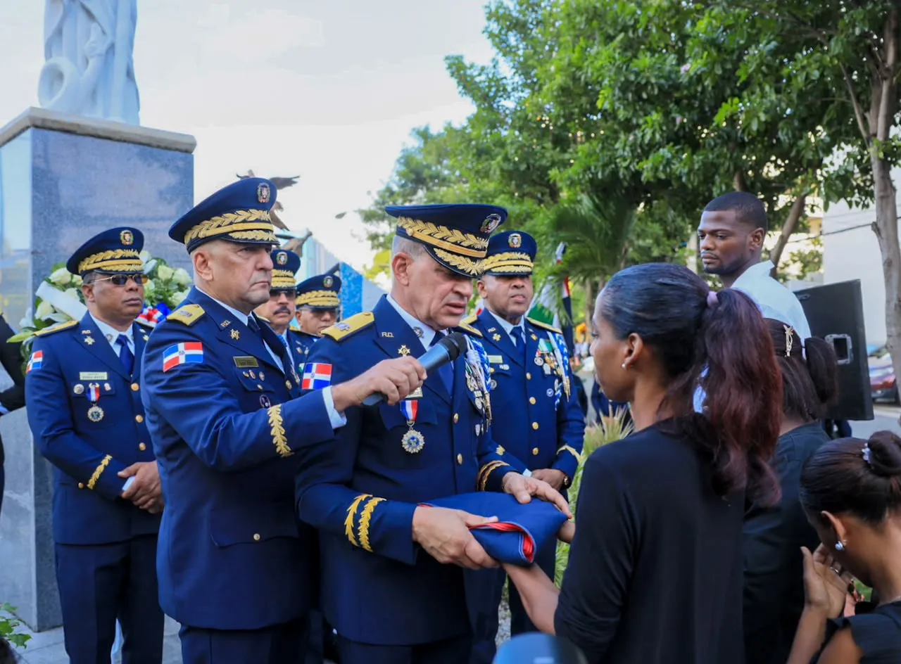 La Policía Nacional Conmemora a Agentes Fallecidos en Servicio