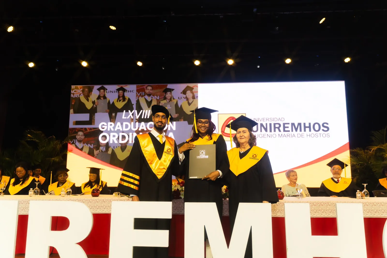 Uniremhos gradúa a casi 600 profesionales y destaca la urgencia de fortalecer la prevención de inundaciones