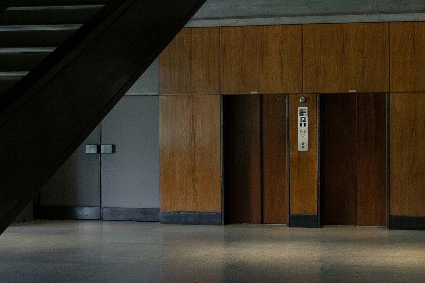 La Ley de Propiedad Horizontal y la Restricción del Uso del Ascensor a Vecinos Morosos