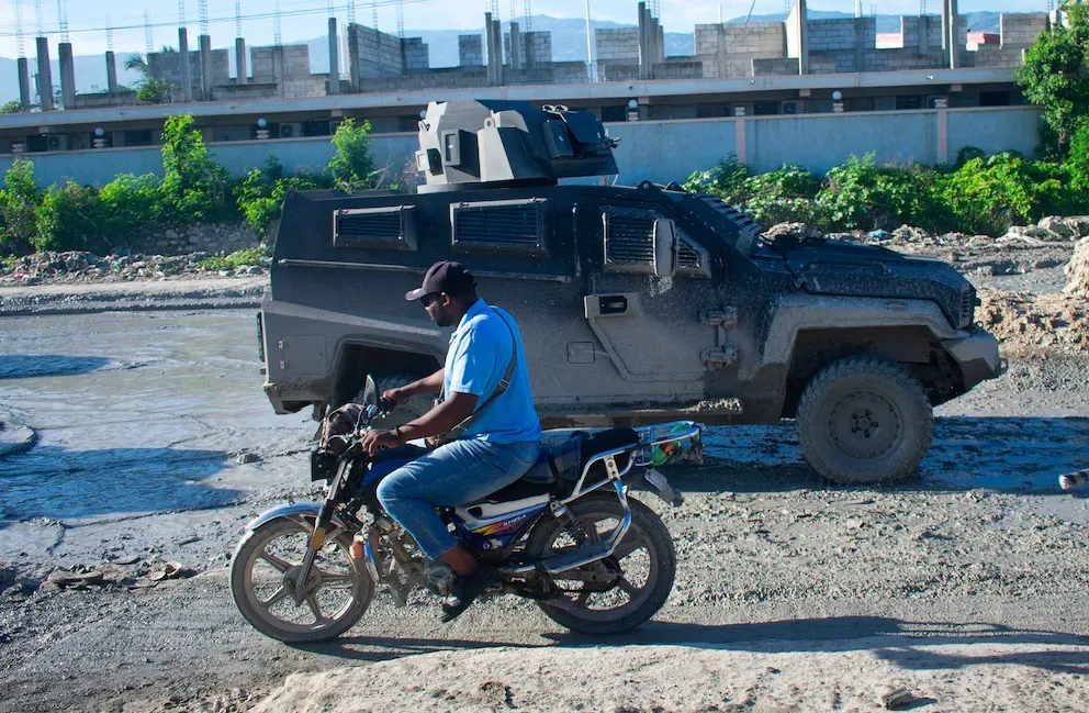 Fuerzas Salvadoreñas Establecen Base Operativa Cerca de Embajada Estadounidense e Inician Patrullajes en Haití