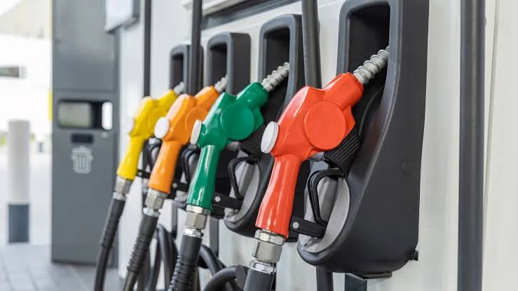 Gobierno Congela Precios de Combustibles por una Semana Más
