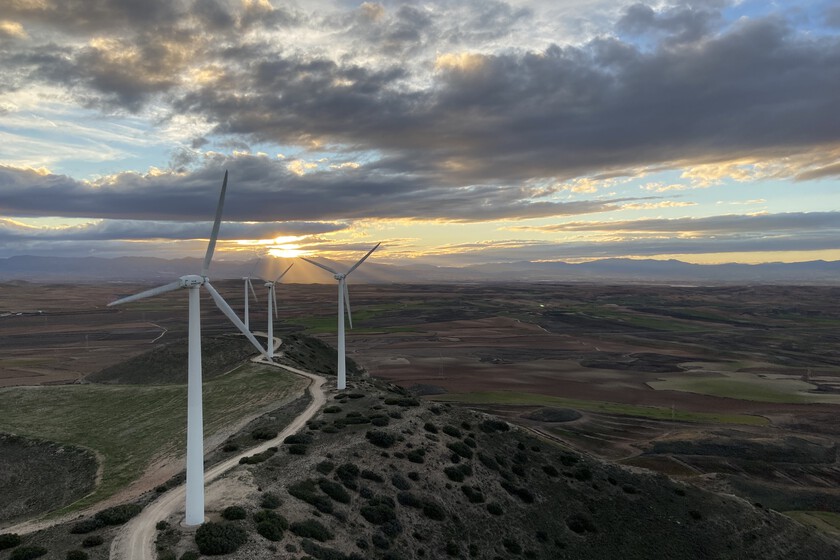 El parque eólico de Muel en Aragón se moderniza: 27 aerogeneradores reemplazados por tres de última generación