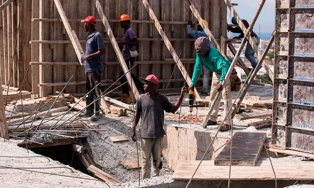 Empresarios de Punta Cana Advierten sobre el Impacto de la Escasez de Mano de Obra en la Construcción