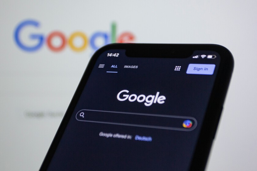 Tribunal Alemán Dictamina que Google es Responsable por Afirmaciones Falsas de su IA sin Enlaces de Respaldo