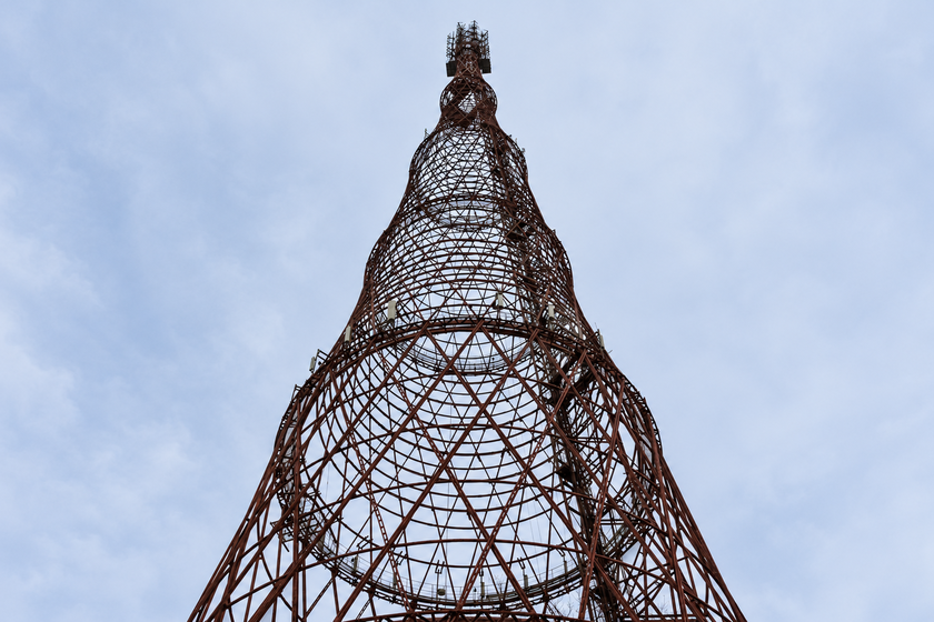 Rusia Contempla Desmantelar la Histórica Torre Shújov para Reconstruirla