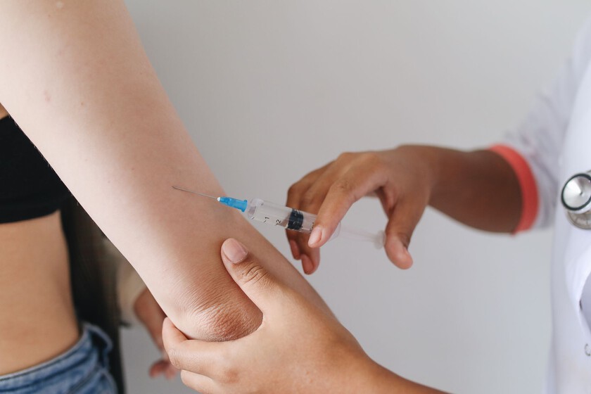 España se prepara para una campaña de vacunación humana contra la gripe aviar, con enfoque en grupos de riesgo específicos